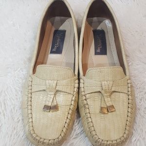 St. Johns Bay leather flats